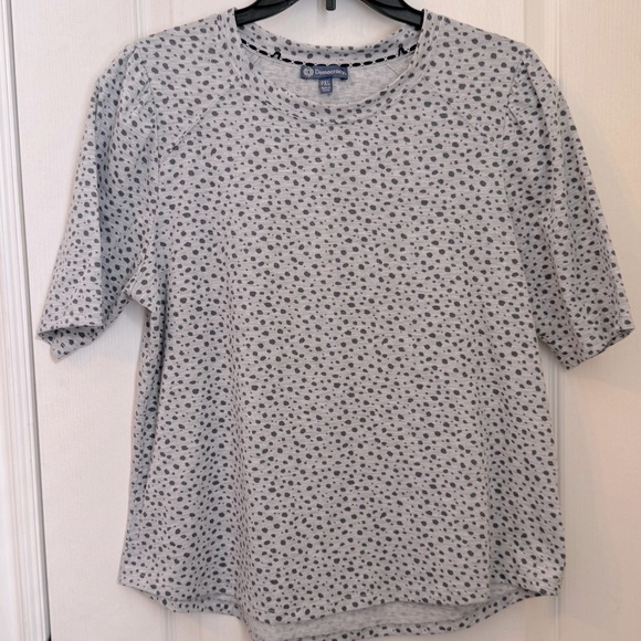 DEMOCRACY SHIRT. GRAY LEOPARD PRINT KNIT FABRIC. CREW NECK. PETITE XL. LIKE NEW - Picture 11 of 12